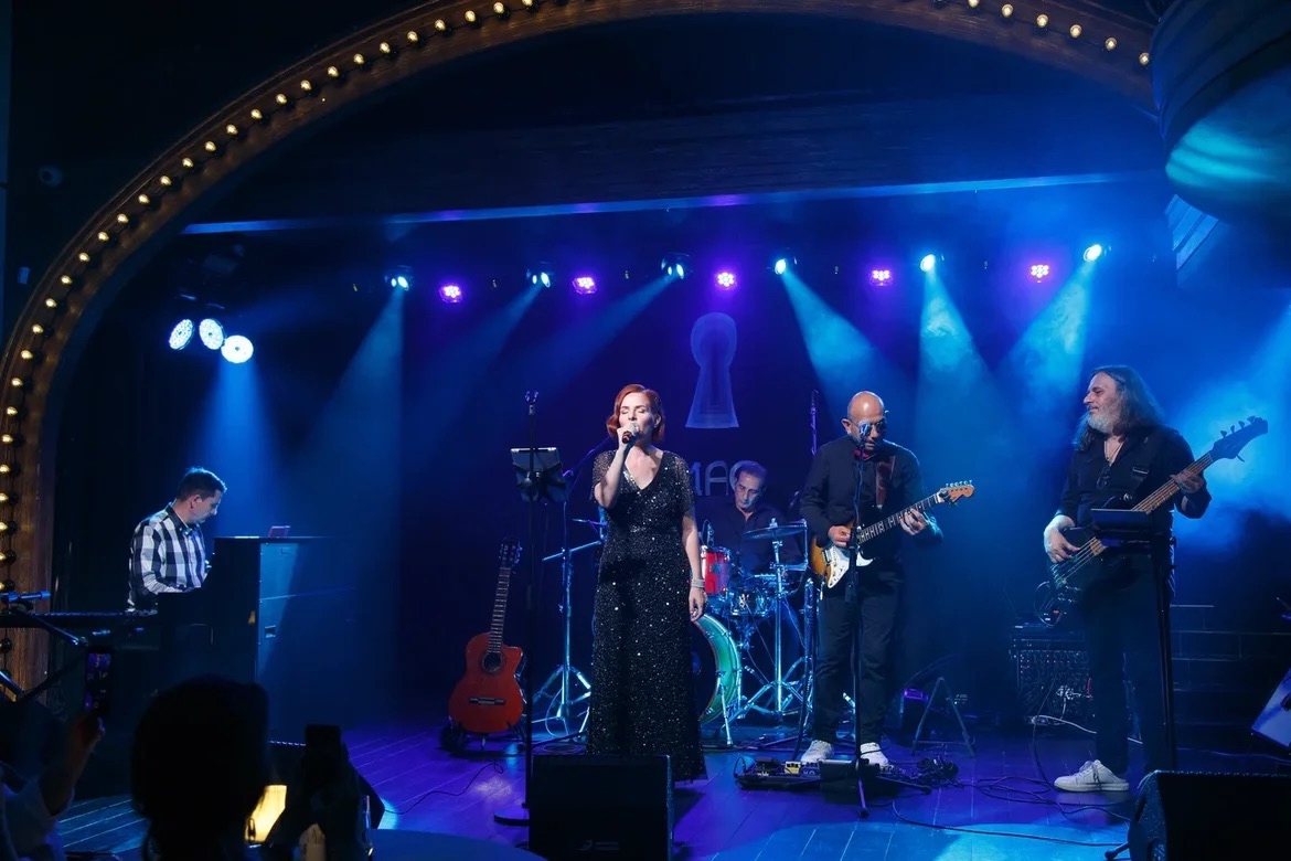 Нина Янтарная & The Band