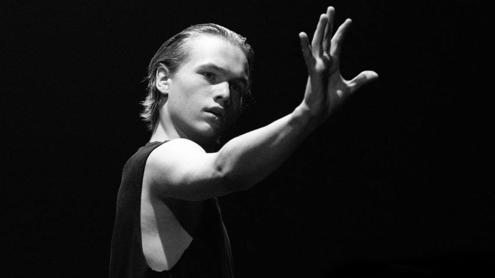 Танцевальный перфоманс «О себе и о времени»