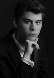 "Pianissimo". Эфе Шен
