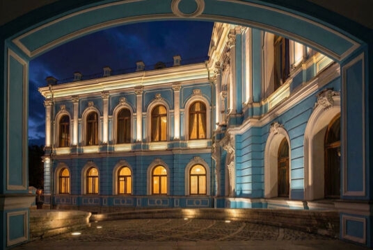 Классика в старинном особняке: светский салон