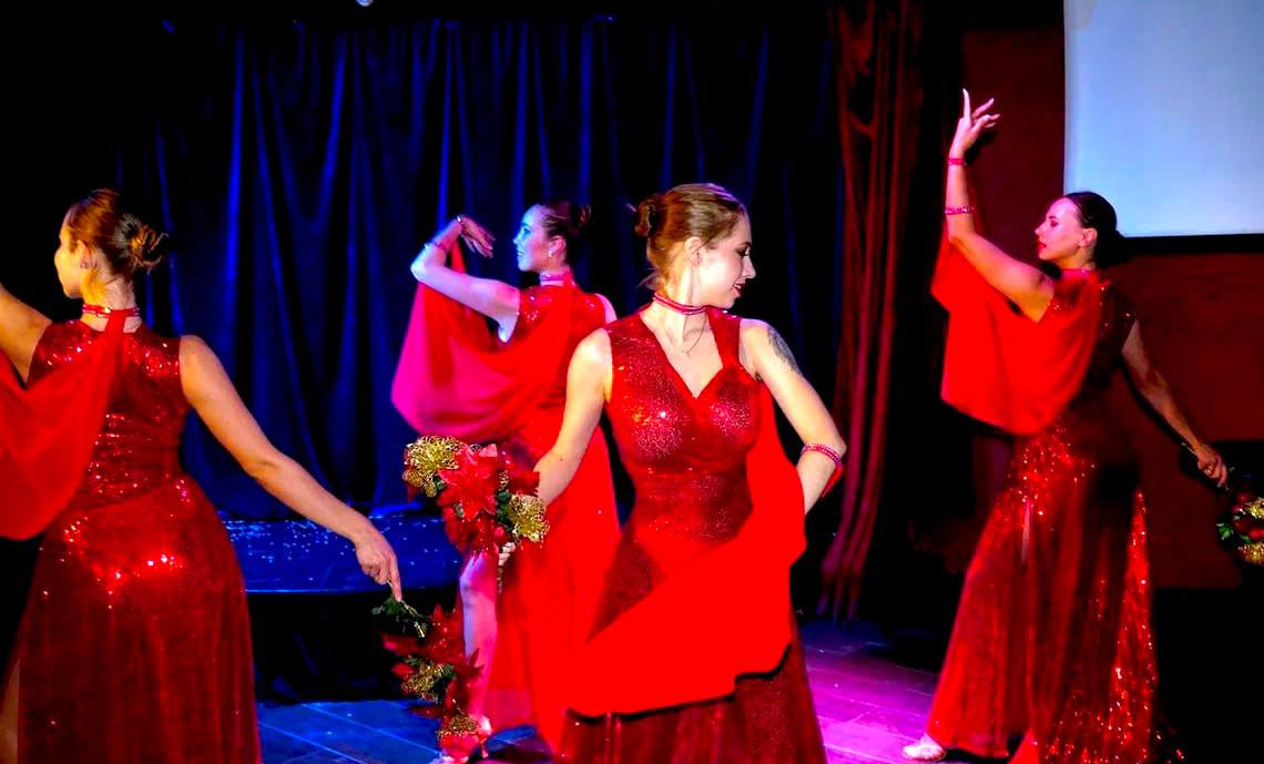 Магическое кабаре: праздник для прекрасных дам!