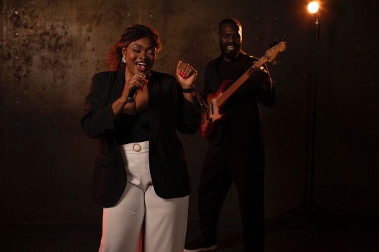 Винтажный джаз на панорамной крыше при свечах!