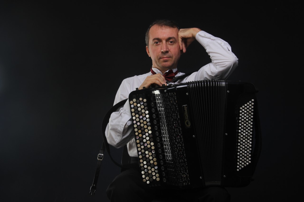 Выступление баянистов. Айдар гайнуллин баянист. Трио баянистов ансамбль. Дмитрий пономарев аккордеонист пермь. Концерт.