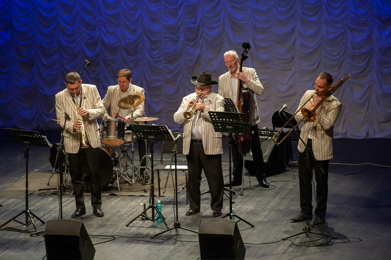 Здравствуй, дикси-Новый год!