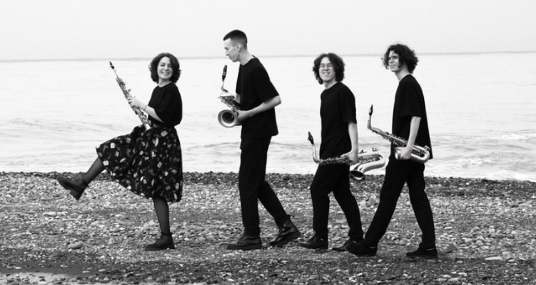 Камерный Саксофоны при свечах