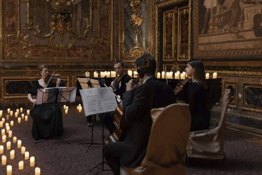 Магия свечей. «Шедевры неоклассики: от Ханса Циммера до Людовико Эйнауди