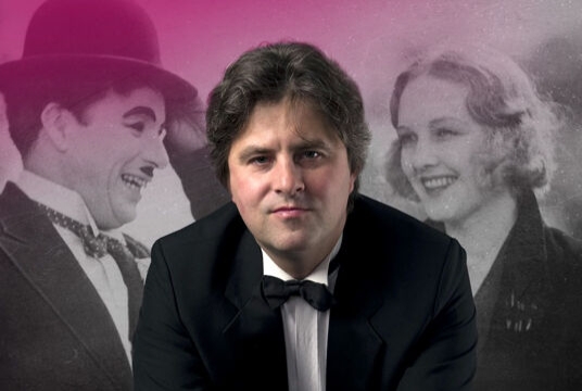 Показ немого фильма в сопровождении органа «Огни большого города»