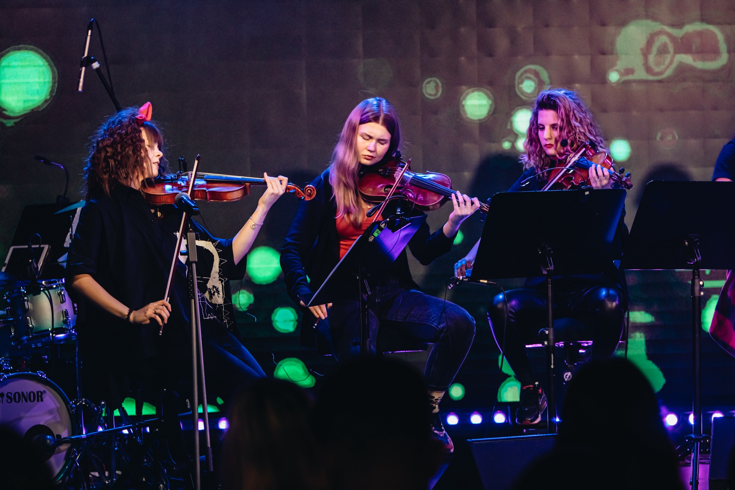 Оркестр кремлевского дворца. Hard Rock Orchestra Кремлевский дворец. Квин концерт. Кремль оркестр щебеугчик. Концерты в Москве 2022.