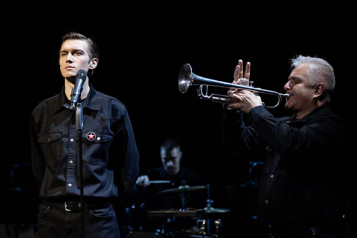 Цветущий май