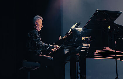 Концерт Альберта Макарова при участии Александра Колесникова (фортепиано). «Ты у меня одна»