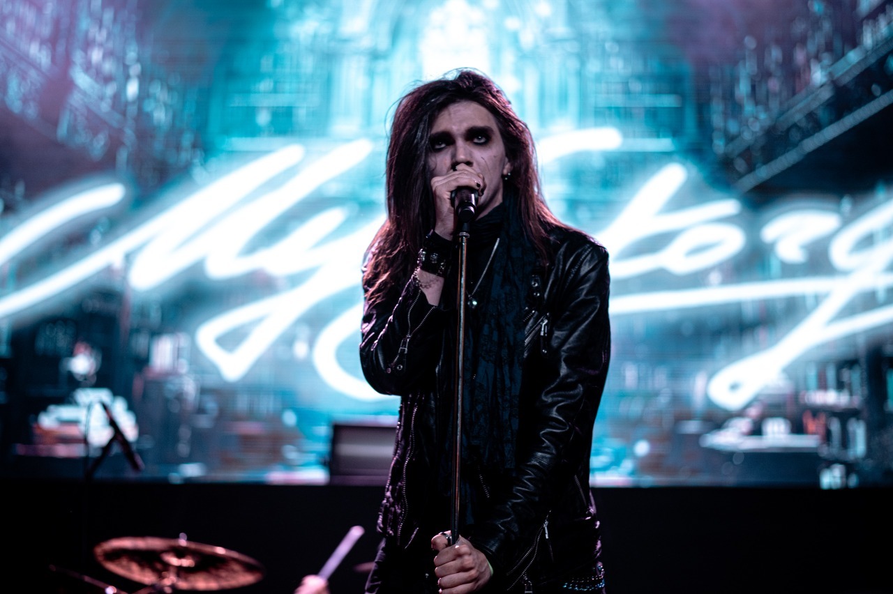Him Cover Show