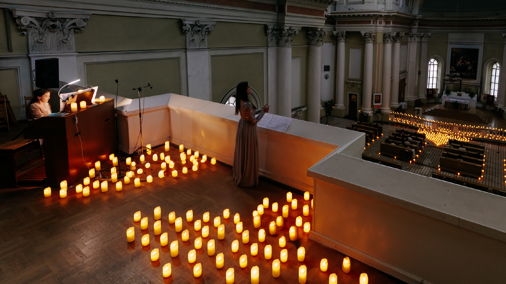 Орган и сопрано при свечах