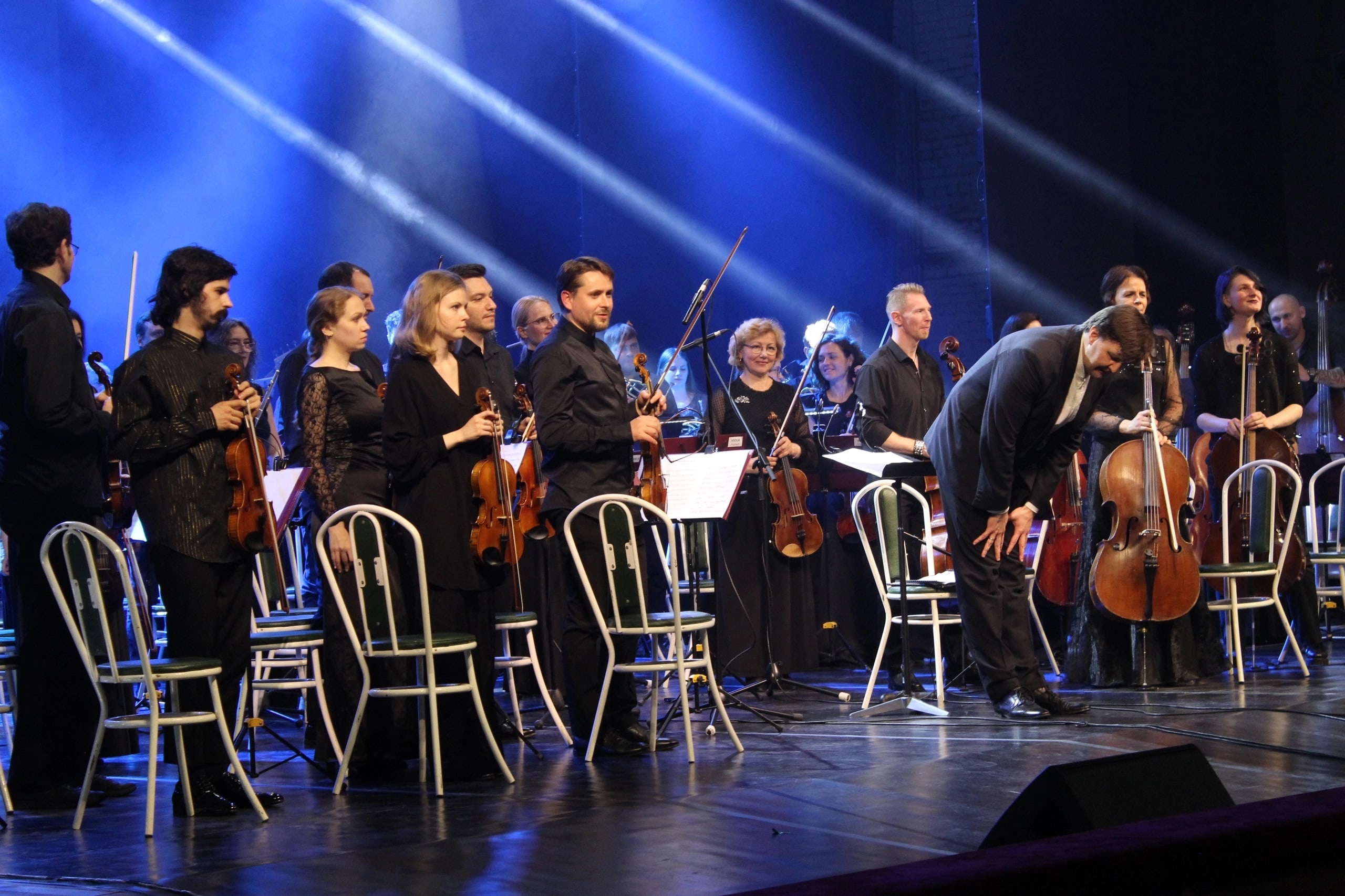 Концерты в кирове филармония. Название концерта народного ансамбля. Оркестр шаляпина киров. Концерт осетинского ансамбля. Музыкальные группы лянгасово.