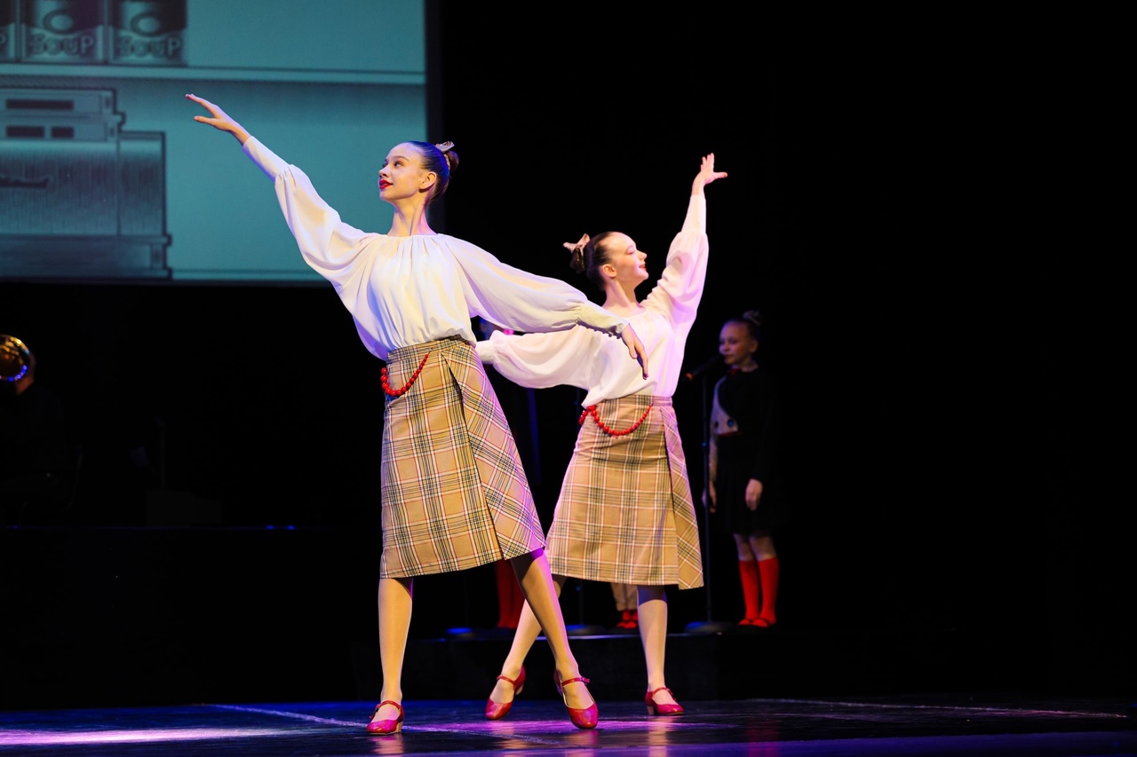 Дк правобережный. Дк правобережный красноярск. Дк правобережный красноярск сцена. Дк правобережный красноярск. Коломенская 25 дк правобережный красноярск.