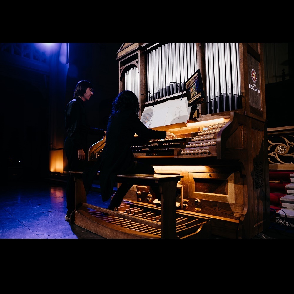 Музыка стихий. Цветение сакуры. Орган и голос при свечах