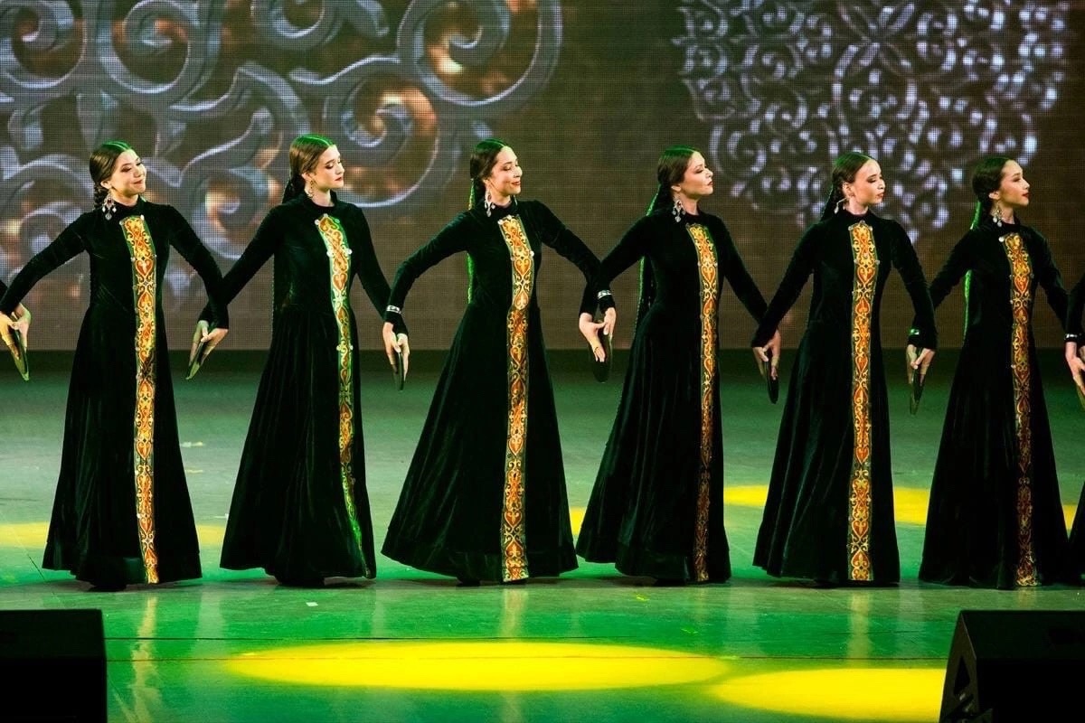 Guzal Dance