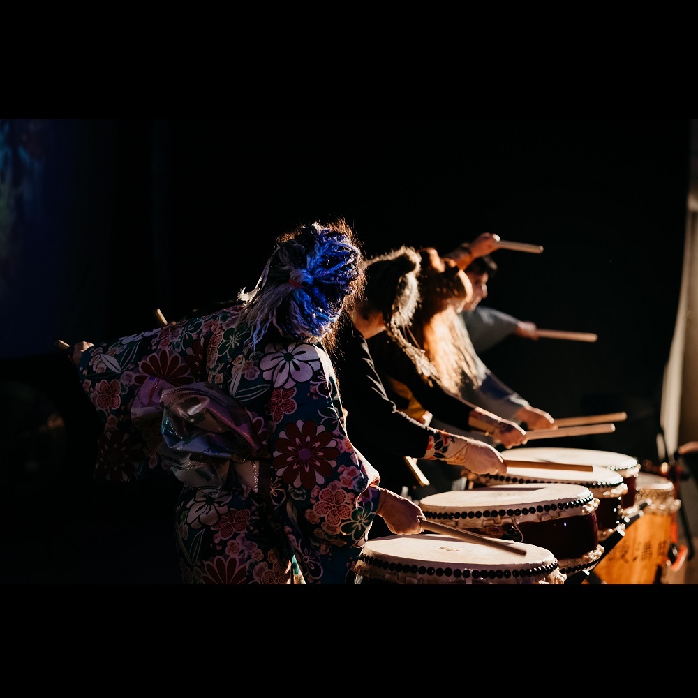 Шоу японских барабанов, орган и кото