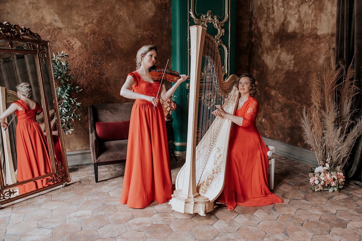 Дуэт арфы и скрипки при свечах
