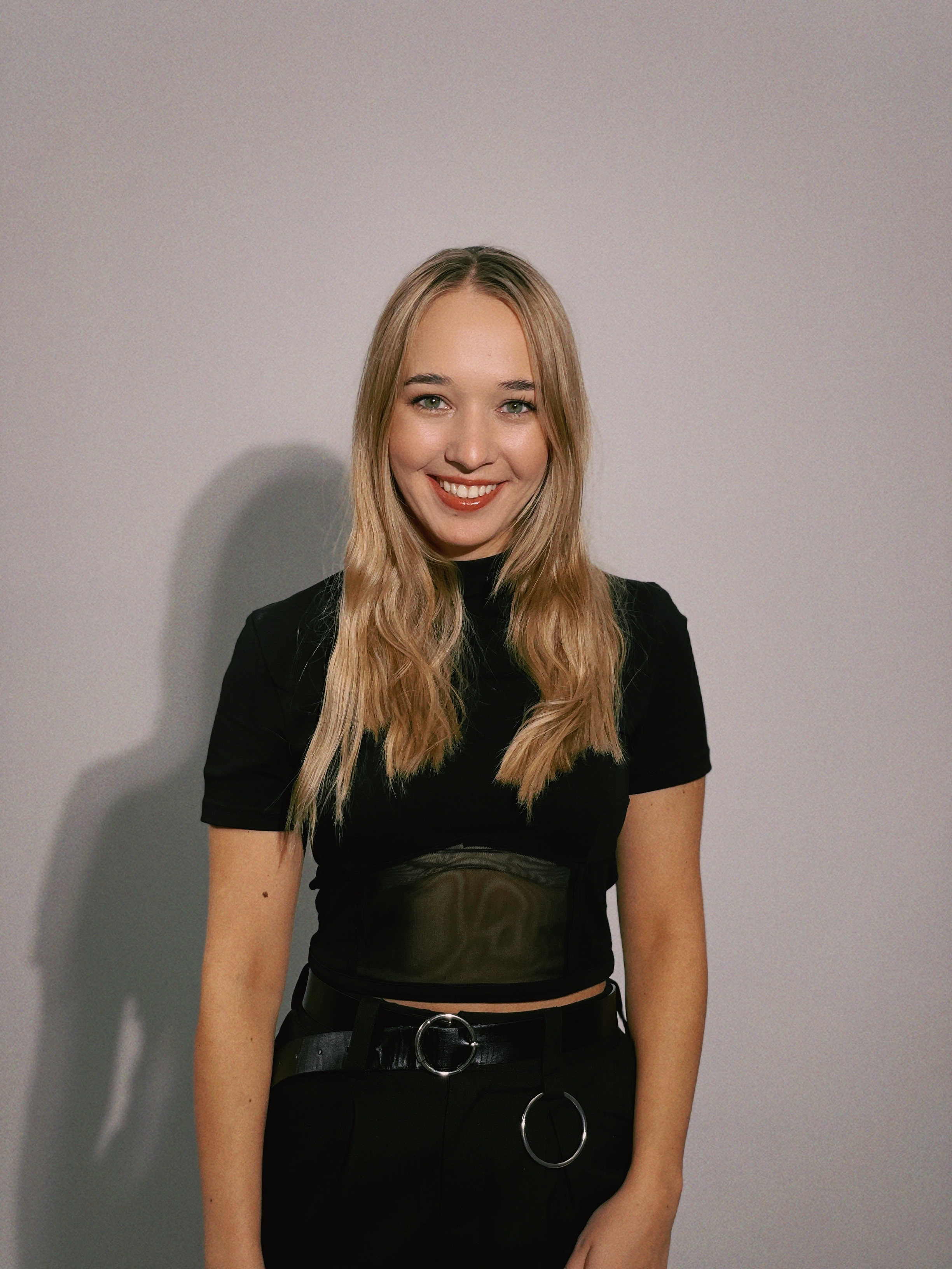 Карина Салихова" стендап-концерт в Руки Вверх! Бар - билеты в Екатеринбурге на Я