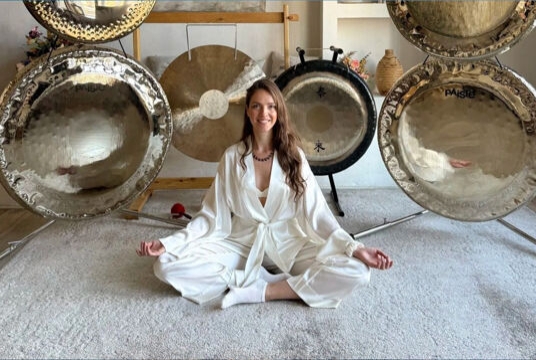 Гонг-медитация с поющими чашами