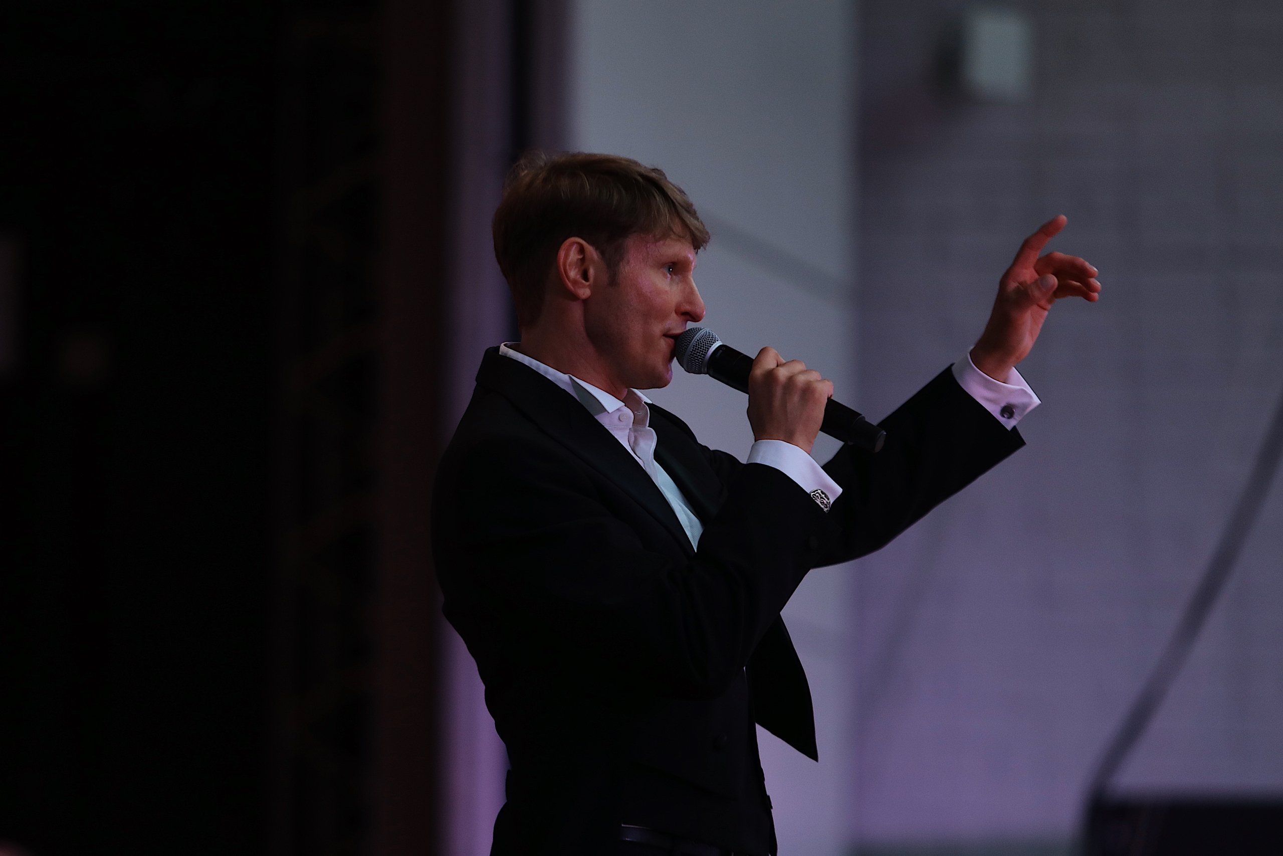 А звёзды зажигаются стихами