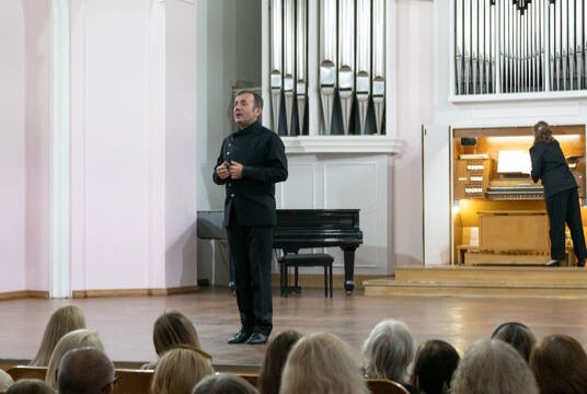 Совершеннолетний концерт, или Гости из будущего