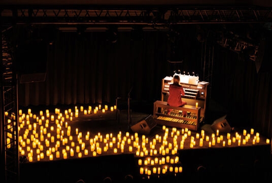 Музыка из Аниме на органе при свечах