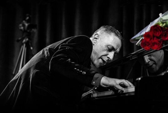 Праздничный концерт к 8 марта «Артем Лалаян Jazz Trio»