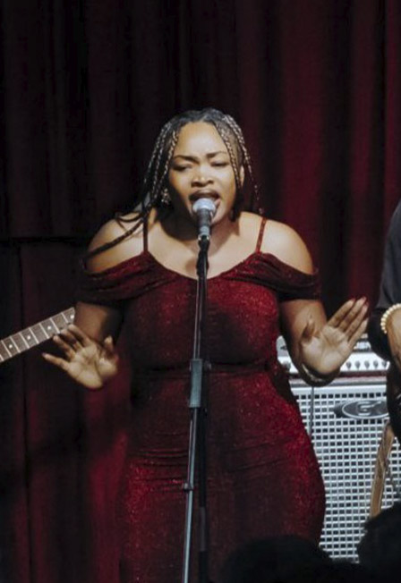 Мировые хиты от дивы из Африки в высотке на Котельнической