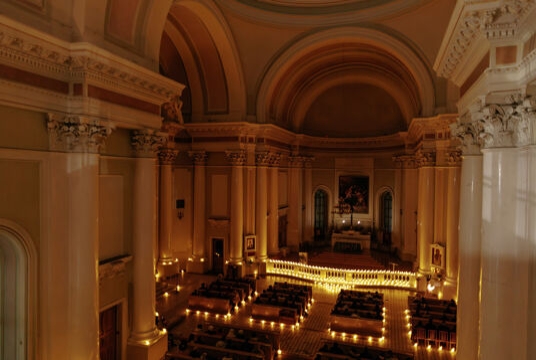 Орган при свечах