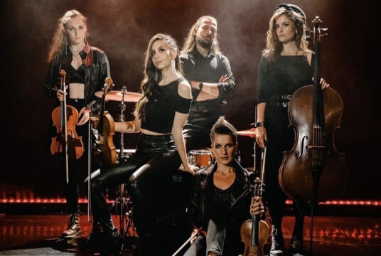 Metallica: симфония рока и оркестра при свечах