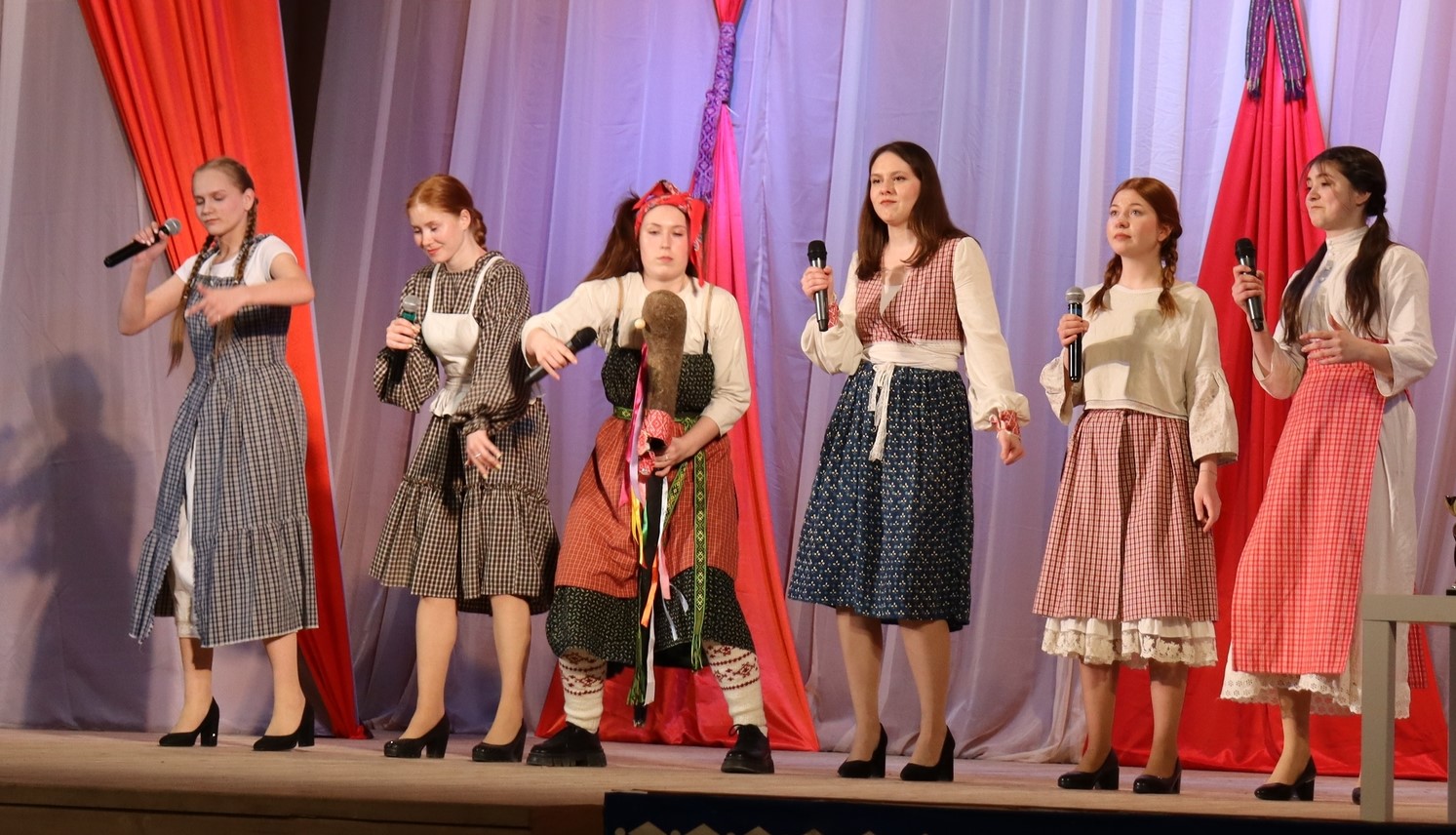 Садись и смейся