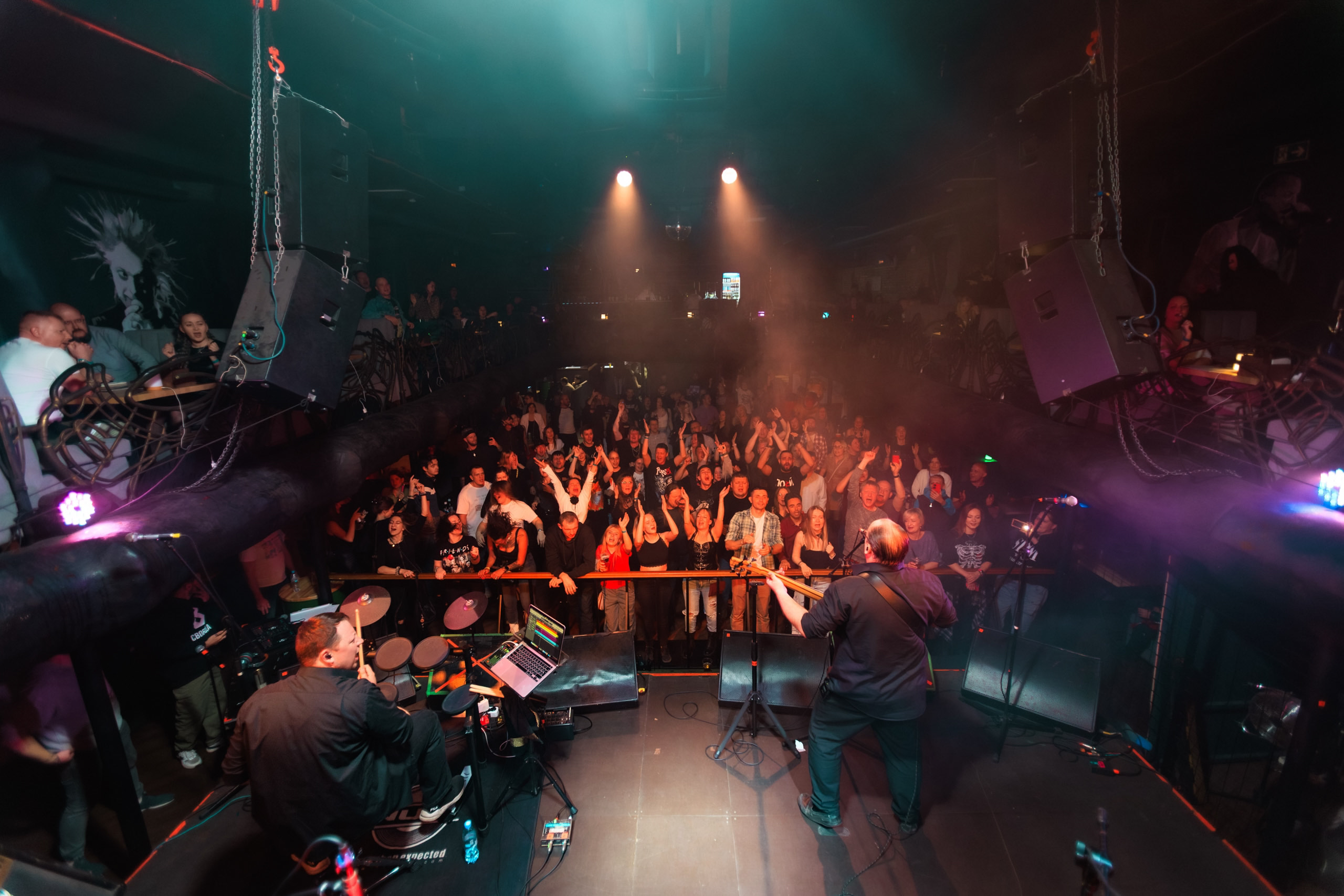 Новогодняя танцплощадка: дискотека 80-х, 90-х