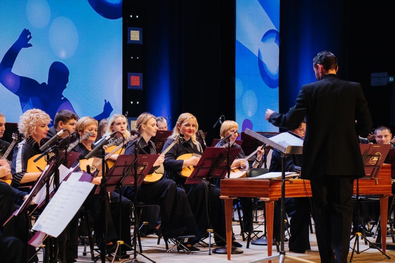 С пляской да песней нам жить интересней!