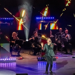 Легендарные хиты Depeche Mode «Enjoy the symphony» show с оркестром