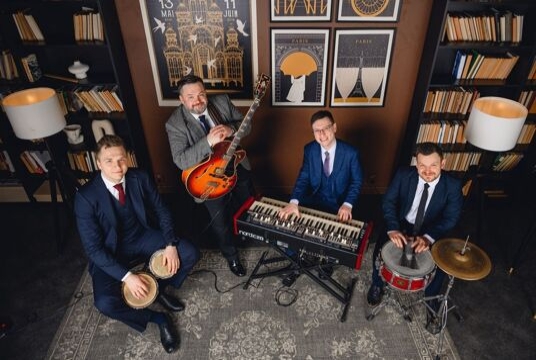 Посвящение эпохе хаммонд-органа