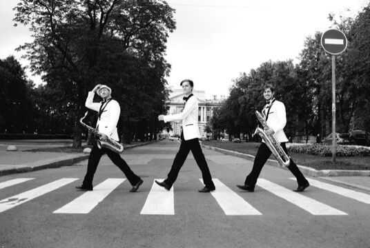 2Х2 Saxophone Orchestra. Романтическая коллекция и музыка Голливуда в сердце города