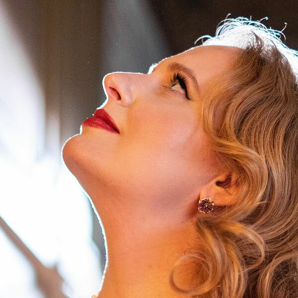 Час перед рассветом. Пасхальный концерт Анны Паклиной Своё Поле