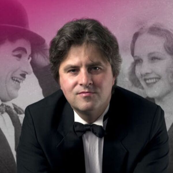 Показ немого фильма в сопровождении органа «Огни большого города»