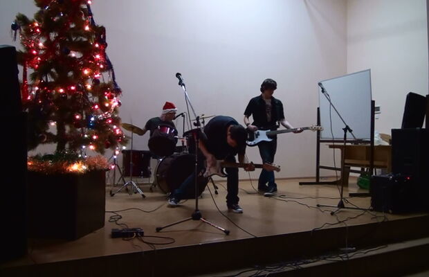 12 Месяцев!!! Новогоднее Диско или  Мясо в скуле!