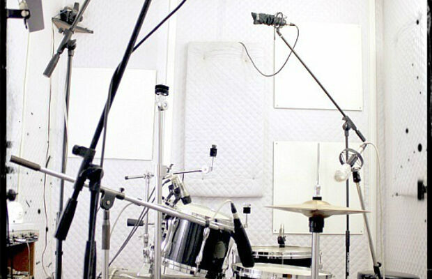 Студия звукозаписи IN/OUT Records. Фото.