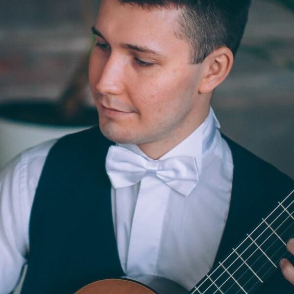 Новый год в испанском стиле. Гитара при свечах