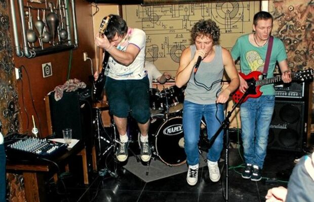 Благотворительный концерт в баре "Завод"