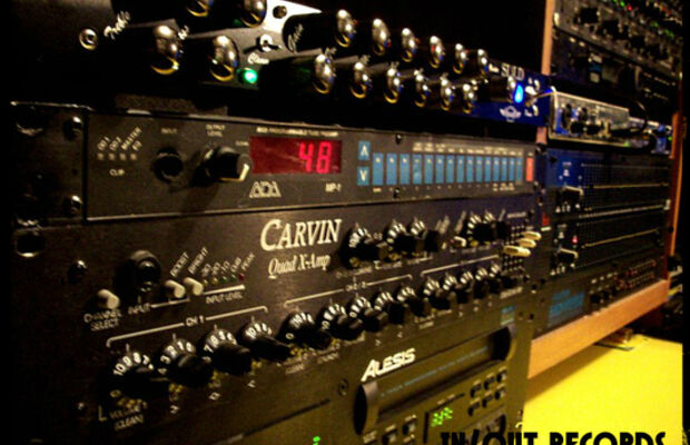 Студия звукозаписи IN/OUT Records. Фото.