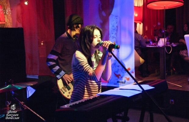 2011.09.23 Maria Chirkova & FlyFoxMusic in Virgin-cafe