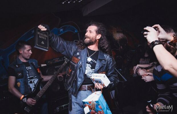 наша жизнь рок-н-ролльная!!!!!!!!!!!!