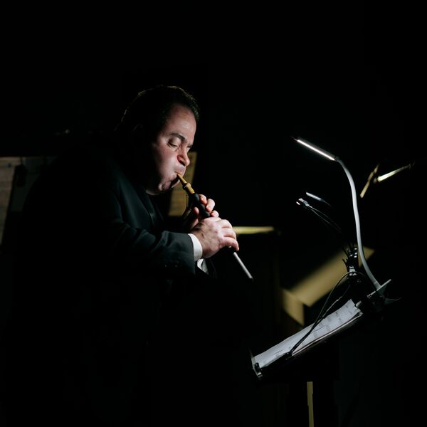 Дудук в сиянии свечей