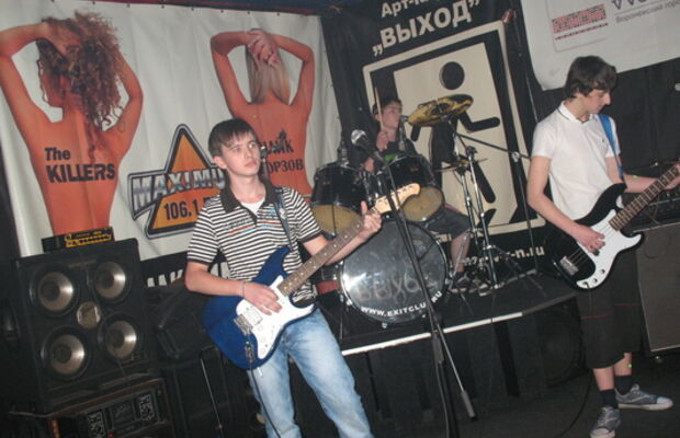 Концерт в арт-клубе ВЫХОД И группа 12 Месяцев!!!