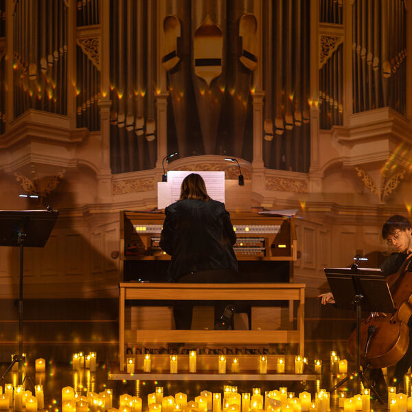 Орган при свечах