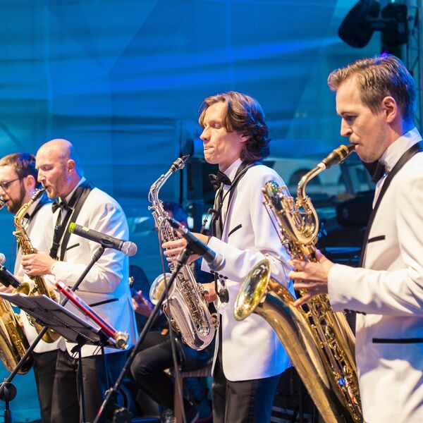 2x2 Saxophone Quartet и Яна Дельмас